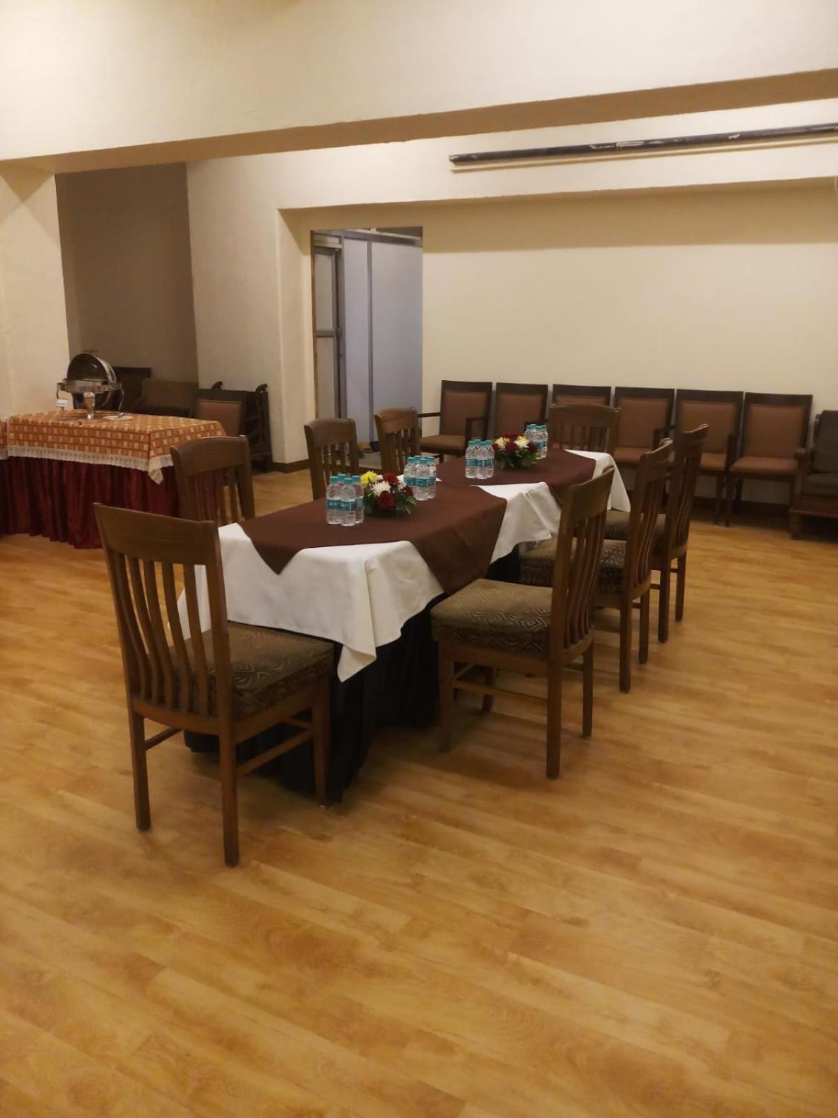 Hotel Tuliip Residency Bombay Esterno foto