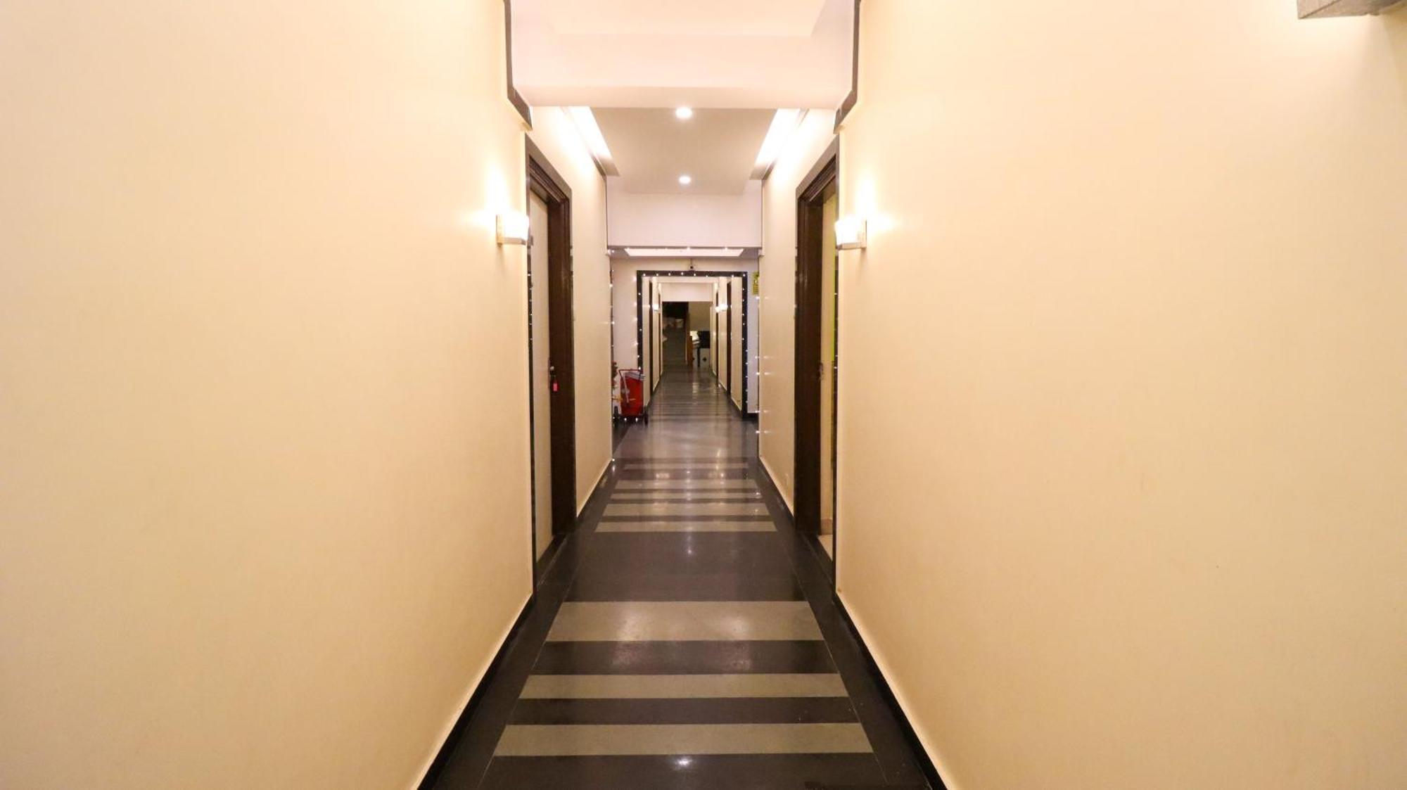Hotel Tuliip Residency Bombay Esterno foto
