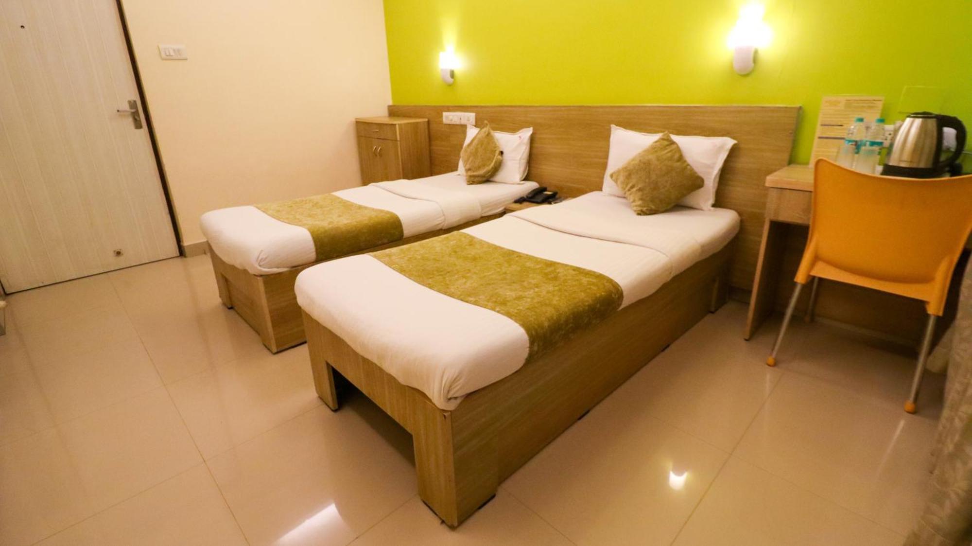 Hotel Tuliip Residency Bombay Esterno foto